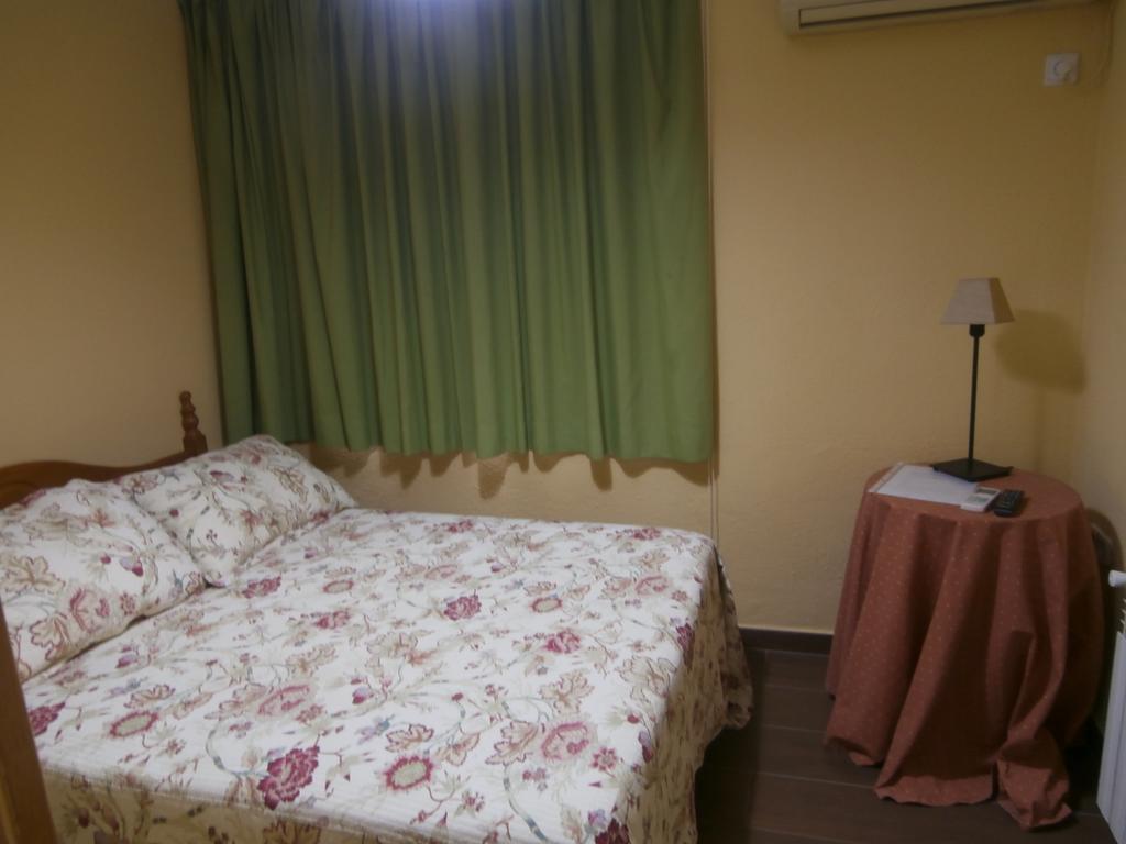 Hostal Puerta Bonita Vista Alegre Madrid Luaran gambar
