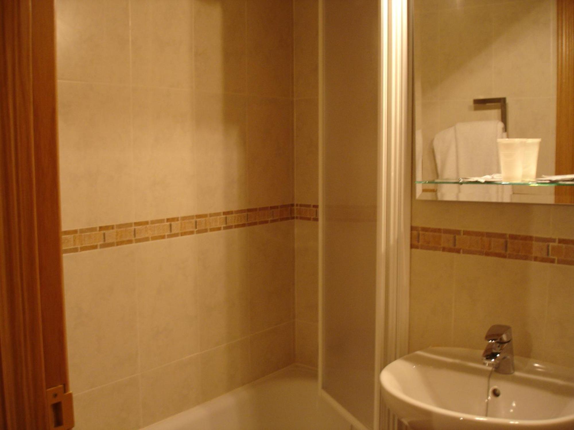 Hostal Puerta Bonita Vista Alegre Madrid Luaran gambar