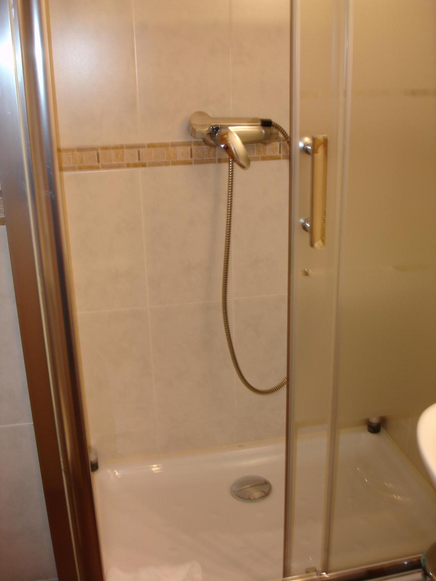 Hostal Puerta Bonita Vista Alegre Madrid Luaran gambar